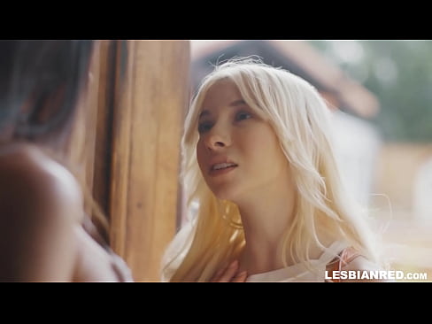 ❤️ Dívka se po několika měsících vrátí domů a skončí u lízání kundy své nevlastní matky Šukání u cs.xxxshake.ru ❤